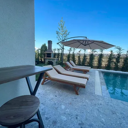 Pearl Pool Luxury * Golem (Tirana)