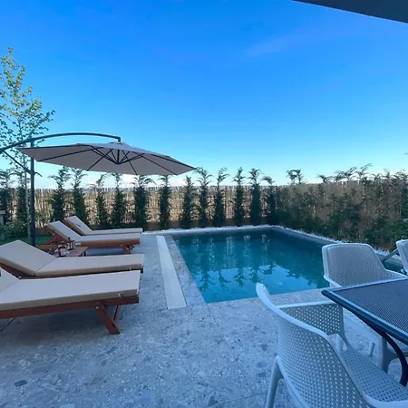 Pearl Pool Luxury 골렘