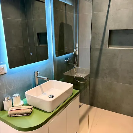 Pearl Pool Luxury 골렘