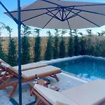 Pearl Pool Luxury