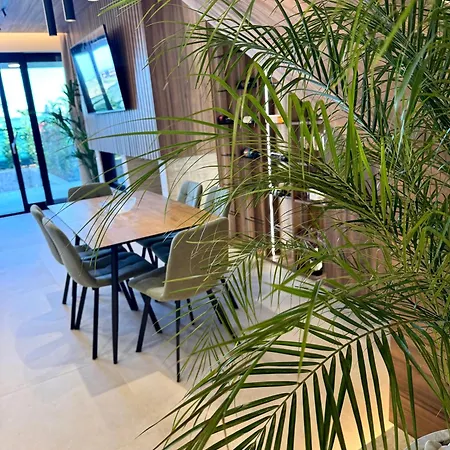 Pearl Pool Luxury Golem (Tirana)