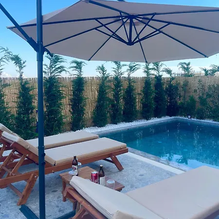 Pearl Pool Luxury
