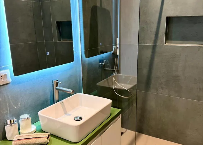 Pearl Pool Luxury Golem (Tirana)